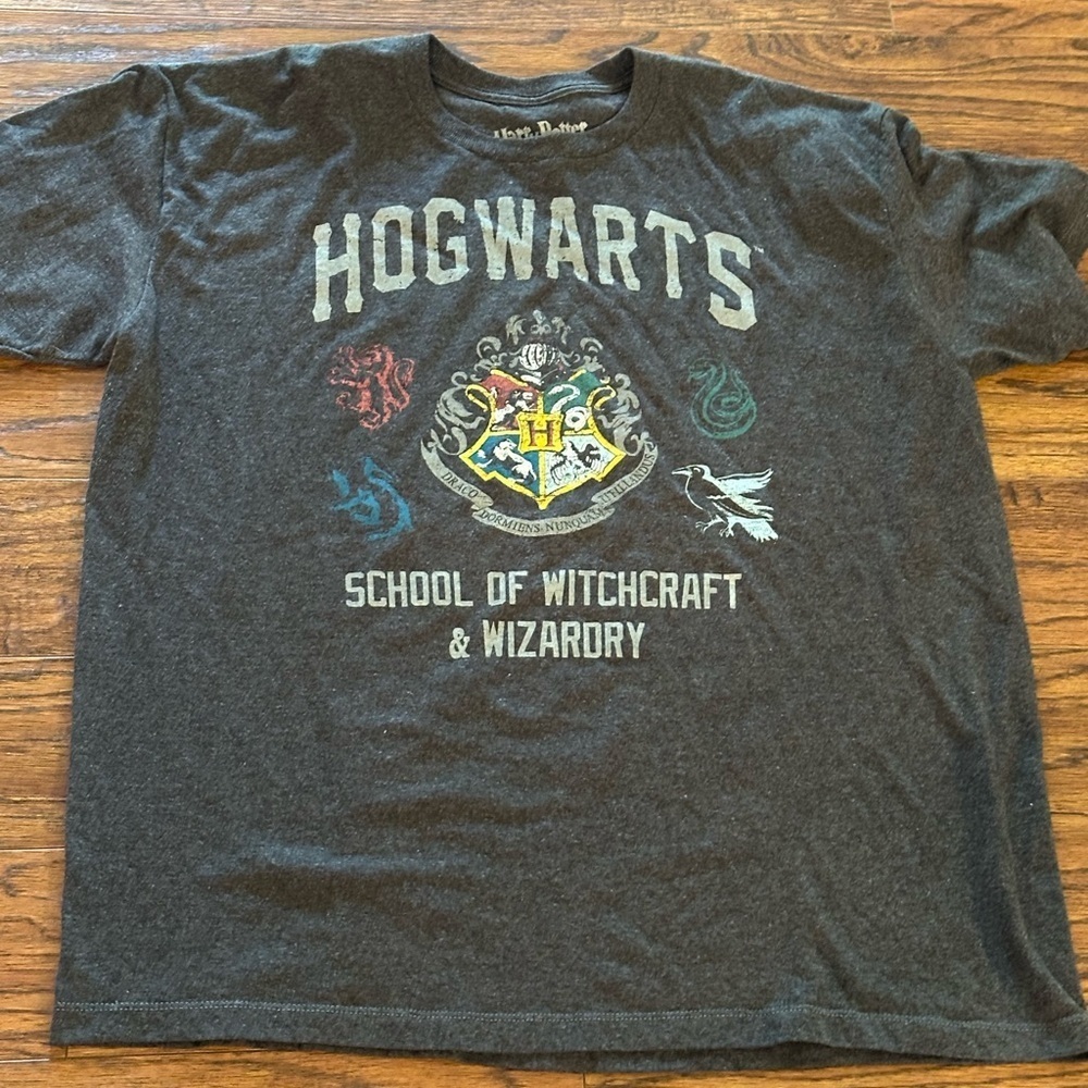 Authentic Harry Potter Hogwarts Wizardry School T-shirt Size: Extra Large